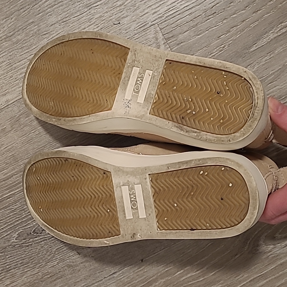 TOMS Bryce Slip Ons "Natural Suede" - Picture 2 of 5